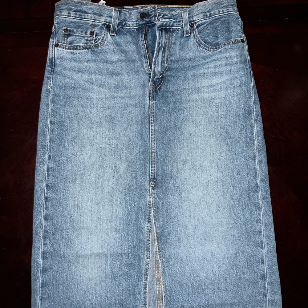 Levi jean skirt size 28